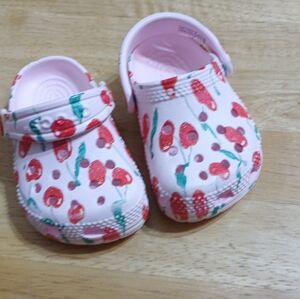 Infant Cherry Print Crocs Size 2/3